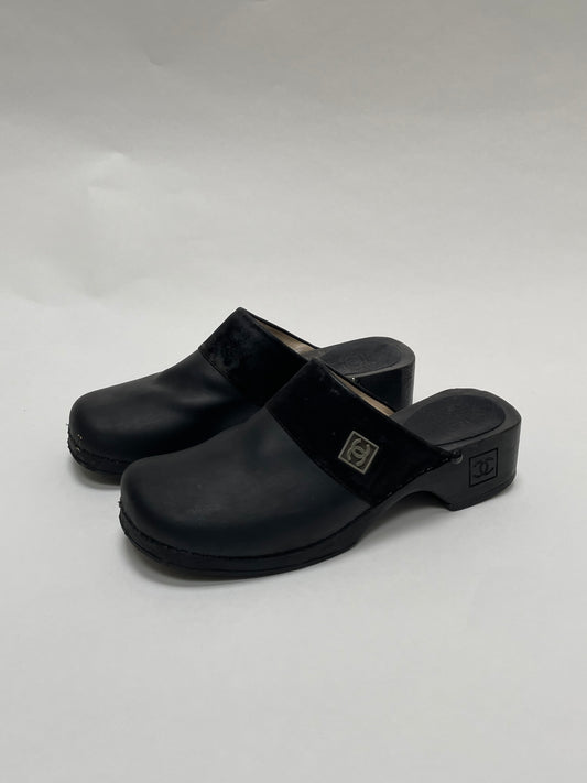 chanel clogs