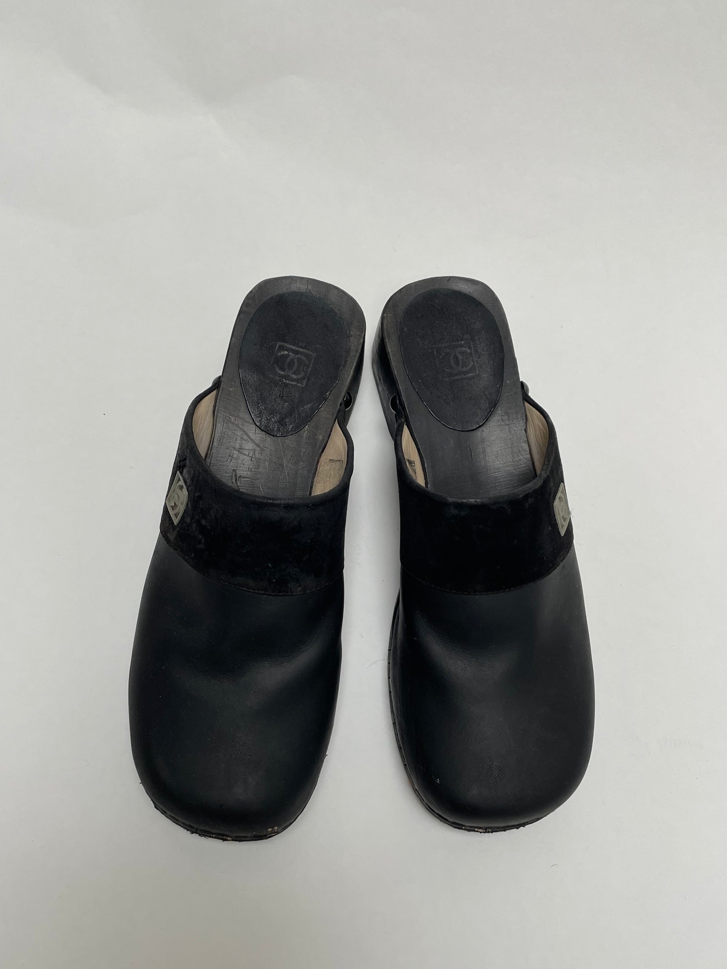 chanel clogs