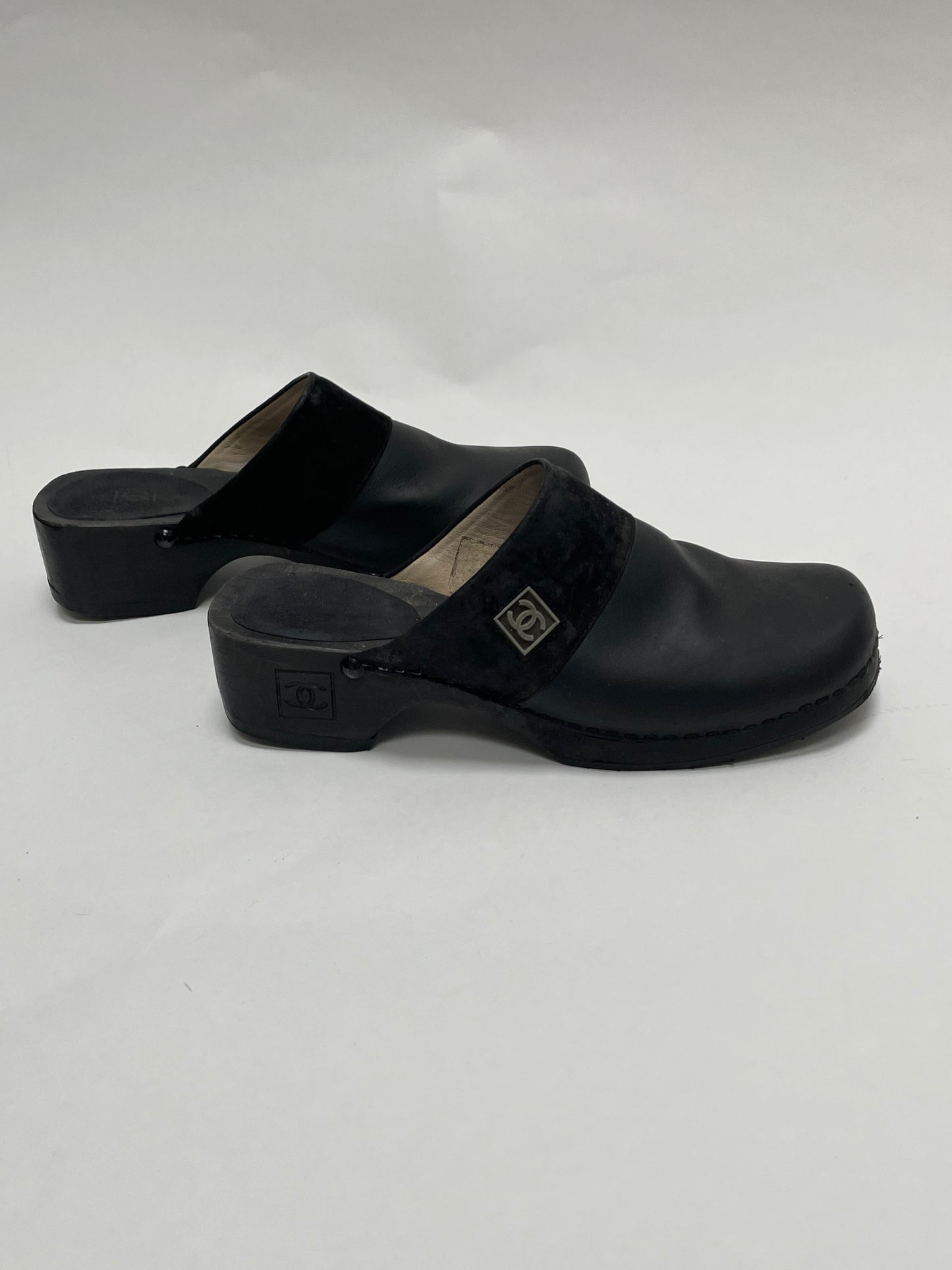 chanel clogs