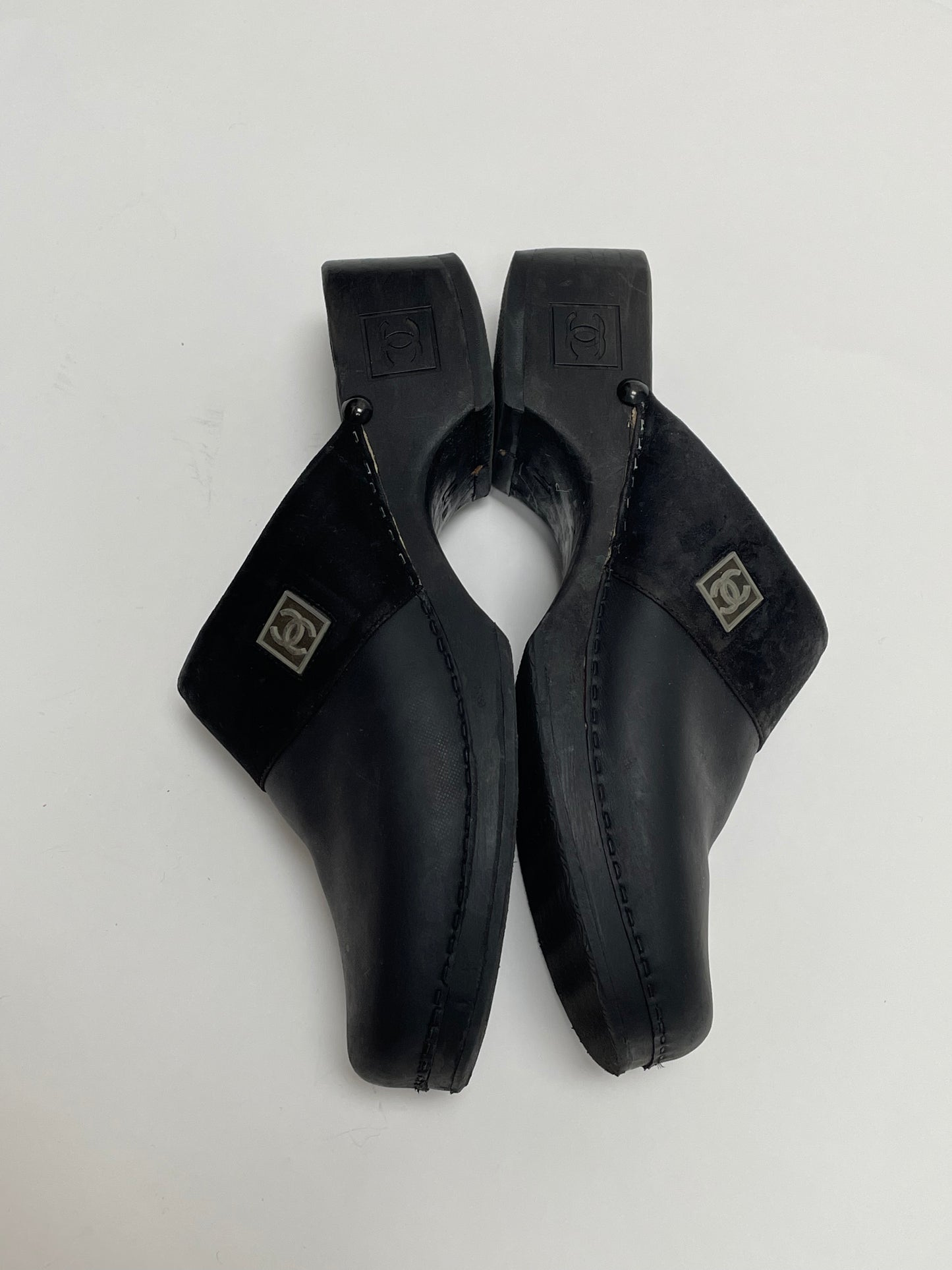 chanel clogs