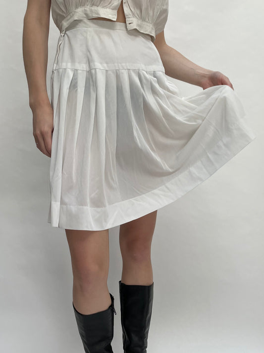 pleated white skirt