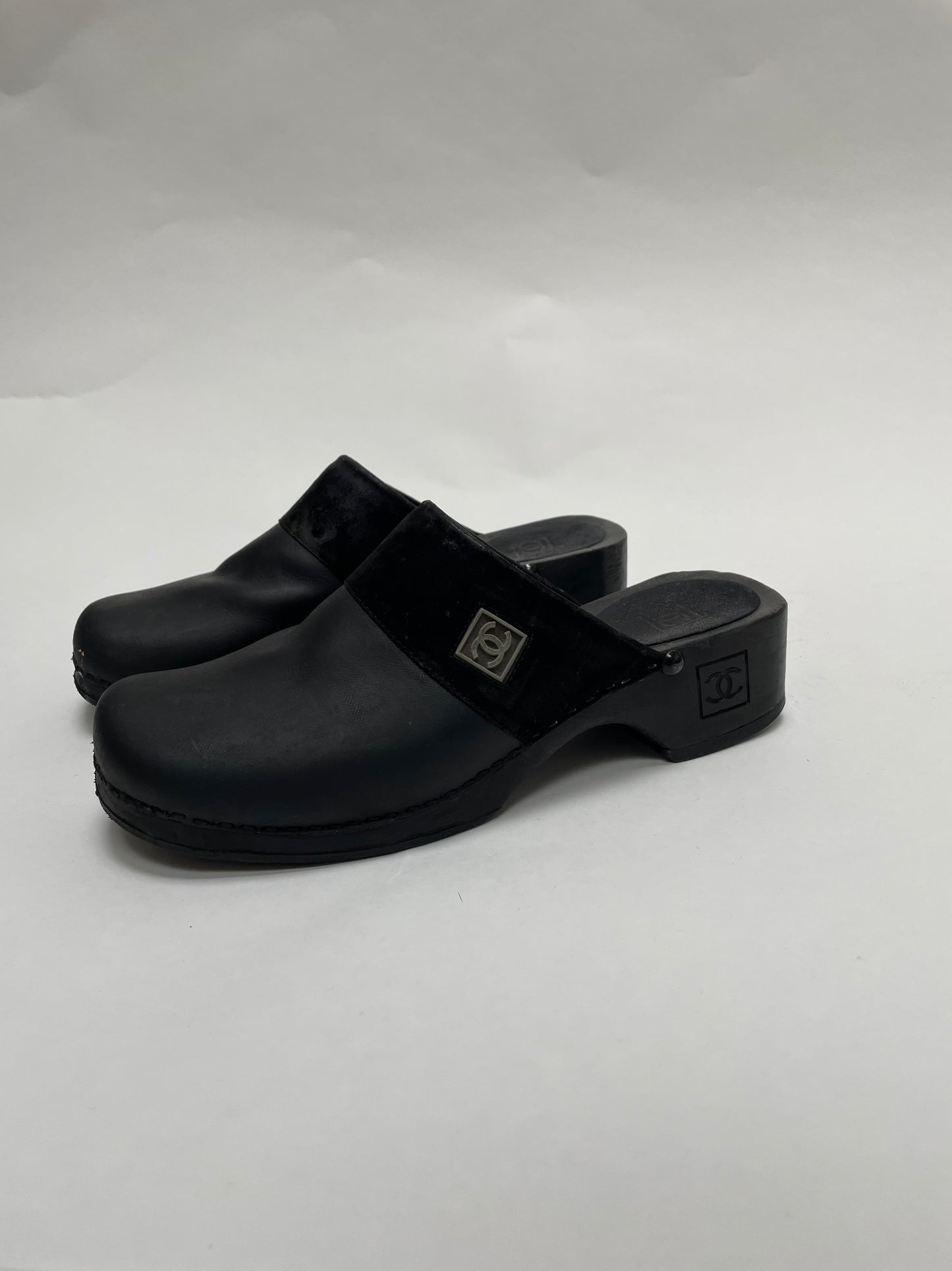 chanel clogs